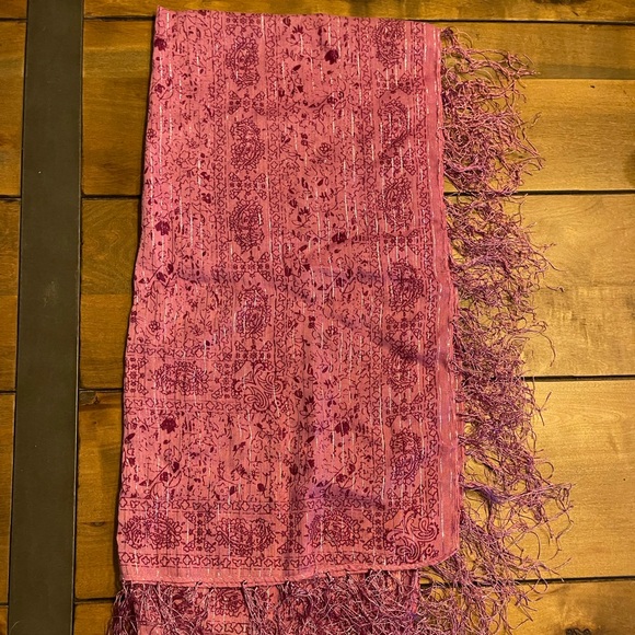 Purple Scarf w/ Metallic Thread Detailing NWOT - Picture 2 of 3